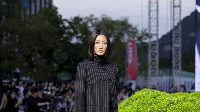 이현이, 톱모델이었지…유니폼 벗고 본업 완벽 소화