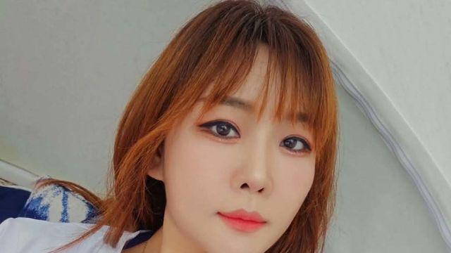 북한 함흥에서 온 여가수가 마운드에 오르는 이유