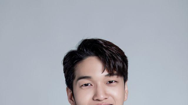 유재필, '아니, 그러니까'로 연극 도전…육각형 멀티테이너 행보
