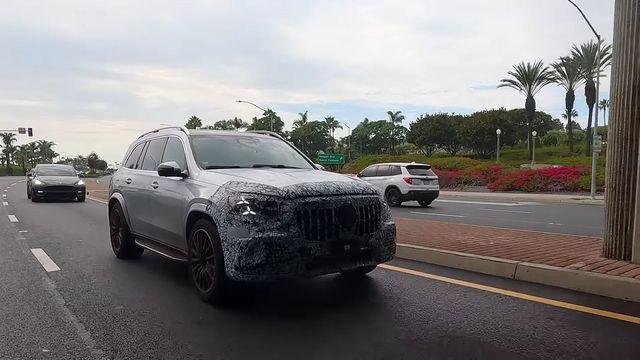 메르세데스 AMG, 신형 GLS 63 스파이샷 포착… 선명한 별 2개 라이트 눈길