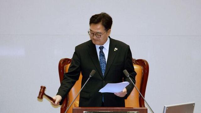 우원식, 필리버스터 사회 거부 주호영에 