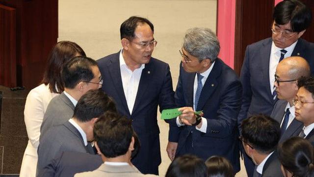 본회의 투표에서 명패수와 투표수 차이 인정 논란 …국힘 