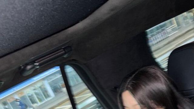 문가영, 귀여운 매력…올블랙 패션 소화