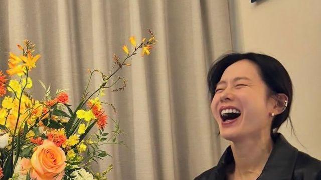 “꽃보다 손예진” 현빈도 반할 함박 웃음
