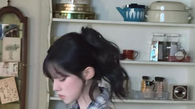 한소희, 홍은채, 우기, 오연서가 알려주는 체크셔츠 스타일링 팁 4