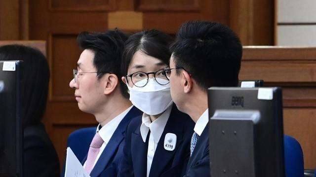 특검, '구속기소 후 첫 소환' 김건희 고강도 조사 돌입...법원, 尹 재판 중계 허용 