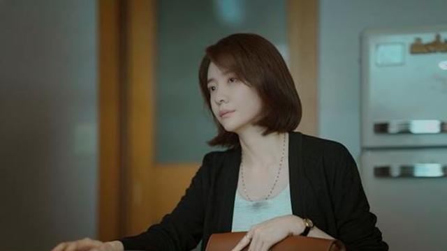 퉁퉁 부은 박지현 