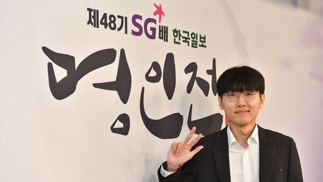 신진서, 박정환 꺾고 명인전 우승…올해 다섯 번째 타이틀 획득