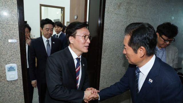 당정, 금융 정부조직 개편 철회키로…긴급 고위당정서 결정(상보)