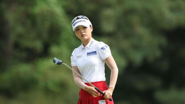 이예원, KLPGA 하이트진로 챔피언십 2R 공동 선두…시즌 4승 도전