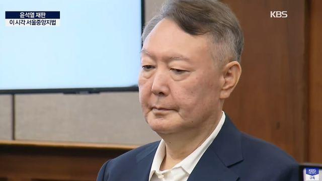 [속보] 윤석열 전 대통령, '체포방해' 첫 공판 출석...두 달 만에 공개석상