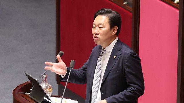 국힘 박수민, 국회 필리버스터 최장기록 재경신…17시간 12분