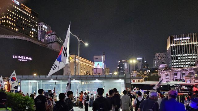 反中 시위대, 오늘은 대사관 인근 도심서 집회·행진