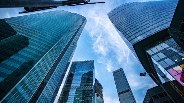 惠民消费券推动企业景气指数回暖 却难掩十月阴云