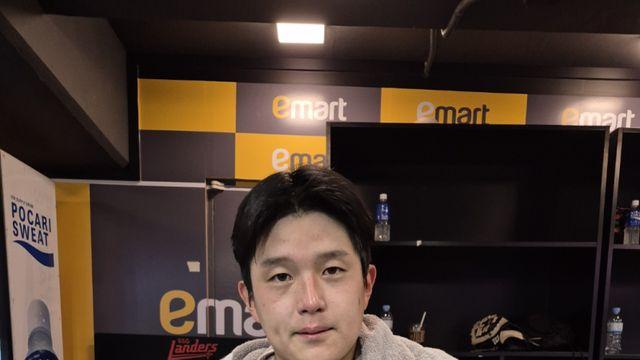 고영표의 커터, 체인지업, 투심 때려 파울 연속 5개…결말은 쐐기 2타점 적시타 