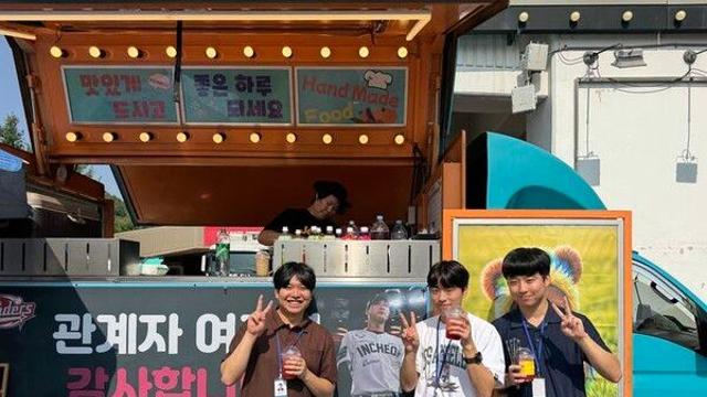 SSG 김광현, 구단 관계자들에게 '감사의 커피차' 깜짝 선물