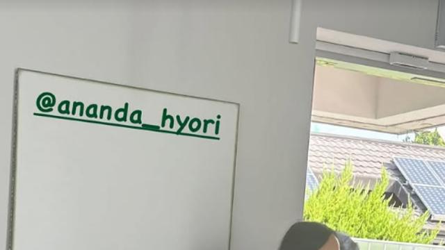 이효리, 요가원 수업에서 센스 폭발… “어색한 분위기? 핑클 노래로 풀어”