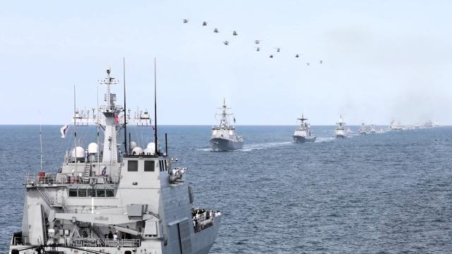 해군 80주년 관함식…안규백 국방장관 