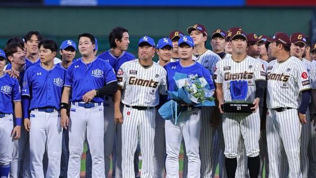 삼성 오승환, 사직구장서 은퇴투어 진행…롯데, 피규어·액자 선물