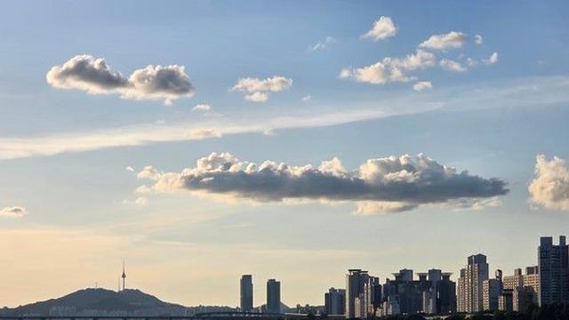 [오늘의 날씨] 중부지방 맑고 일교차 커···제주도는 늦은 ‘폭염’