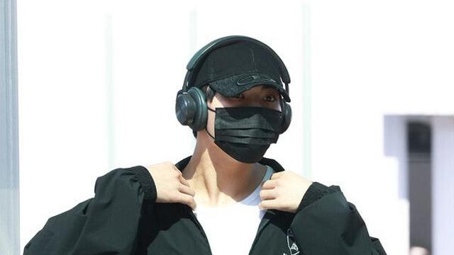 [NC포토] 제로베이스원 박건욱, 다 가려도 잘생김