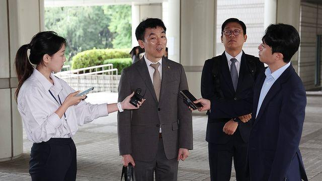 갈길 바쁜 내란재판부, 김용현 측에 