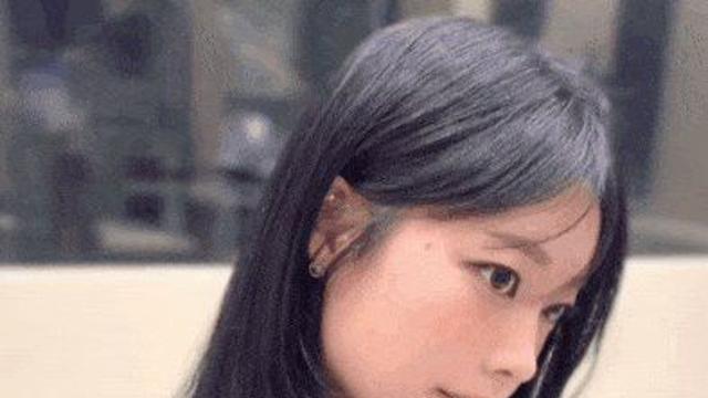 여자가 새로 한 머리가 마음에 들때