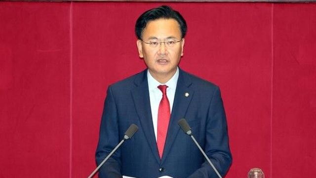 유상범, 국회법 개정안 반대 4시간째 필리버스터…