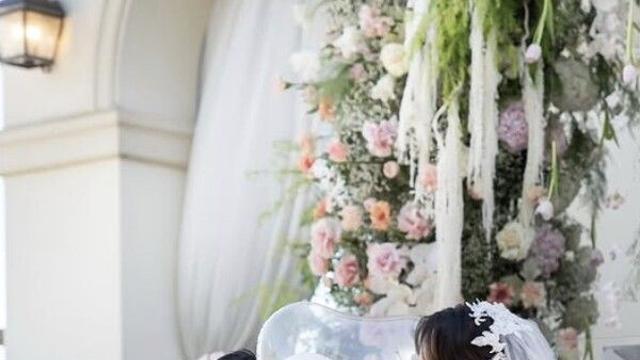 이유영, ‘결혼 1년 만’ 웨딩마치…훤칠한 남편·드레스 입은 딸과 ‘완벽한 결혼식’ 공개