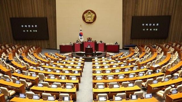 방송미디어통신위 설치법, 국회 통과…이진숙, 자동 면직