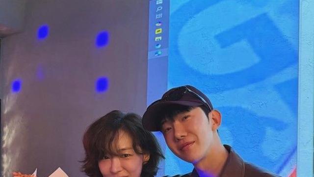 '아담 부부' 조권·가인, 다정한 투샷 공개... 