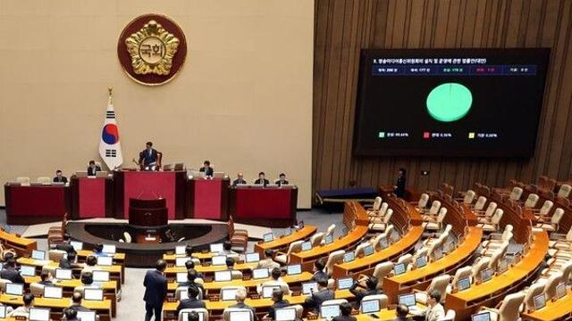 與, 방송미디어통신위 설치법 통과에 