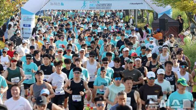 '커플·가족과 바다를 달리다'…제1회 뉴시스 바다마라톤 성황리 폐막(종합)