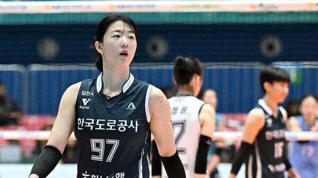 [STN 현장] ‘강소휘-황연주 듀오 맹공’ 한국도로공사, GS칼텍스 3-1 제압...KOVO컵 결승 진출