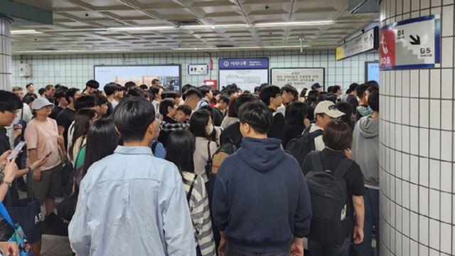 [속보] 서울불꽃축제 인파 몰리며 여의나루역 무정차 통과