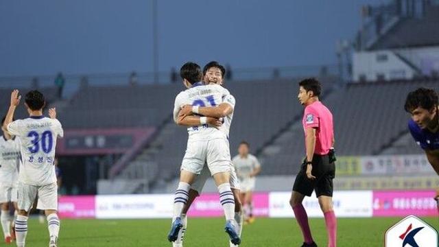 K리그2 2위 수원, 충남아산에 3-1 승리…1위 인천과 승점 7 차