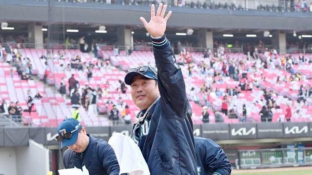 5강 싸움 아직 안 끝났다!…'5연승 질주' 이호준 감독 
