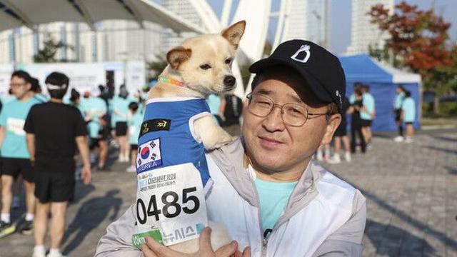 강아지 모찌도 함께 뛰는 뉴시스 바다마라톤…