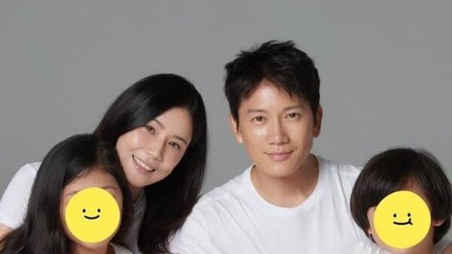 이보영♥지성 결혼 12주년…딸·아들과 환한 미소