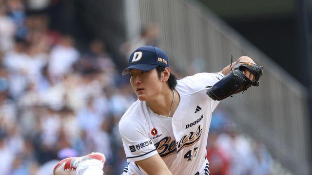 시속 159㎞까지 찍었다…두산 곽빈, 시즌 최고투로 5승 수확 ‘롯데 8년 연속 PS 좌절’