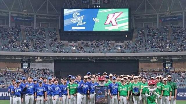 '끝판대장' 오승환, 고척서 마지막 은퇴투어…키움, '돌직구' 트로피 선물