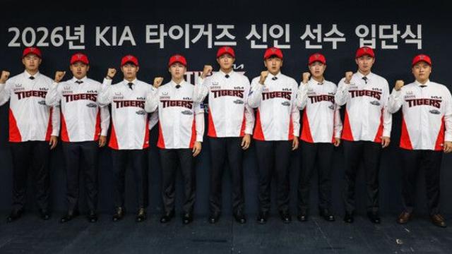 KIA, 2R 지명 신인 투수 김현수와 1억3000만원 계약