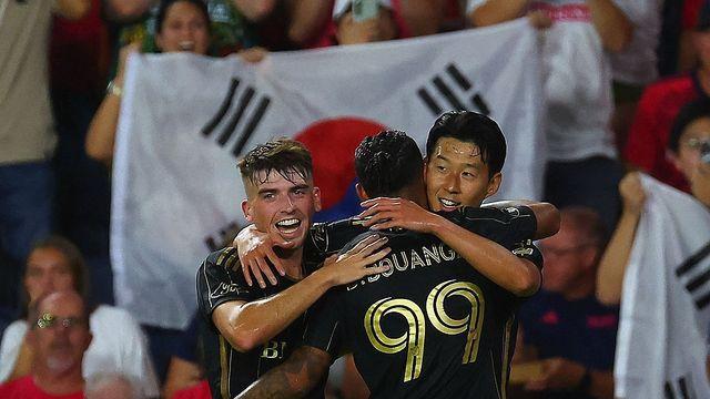 '100승 달성' LAFC 체룬돌로 감독 