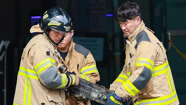 '국정자원 화재' 전소 384개 배터리 반출, 96개 시스템 손상 이전 복구