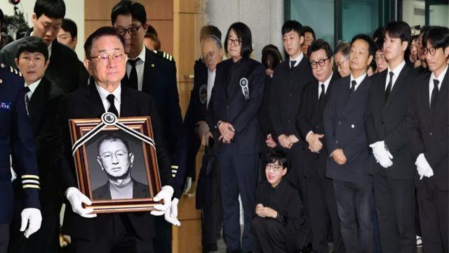 전유성 발인 엄수…유재석·김학래 등 후배들 눈물 속 배웅