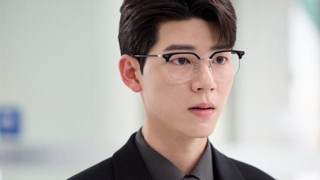 배현성, 수상한 치킨집에 낙하한 한 줄기 빛 (신사장 프로젝트)