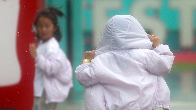 [내일날씨] 전국 흐리고 곳곳 소나기…낮 최고 23∼27도