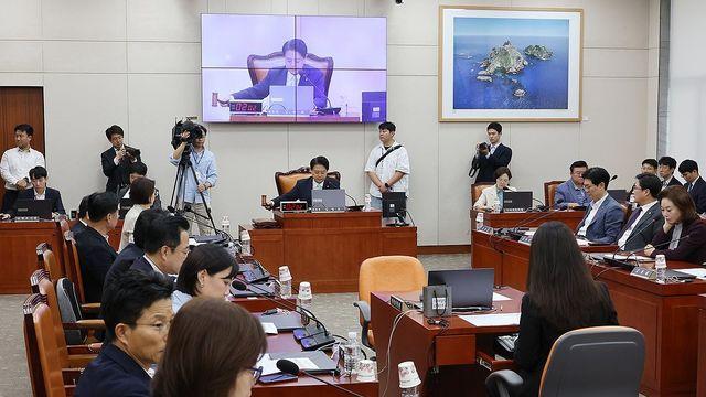 국회 교육위, '금거북이 의혹' 이배용 등 국감 증인 추가 채택