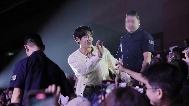 “시간이 멈췄으면” 추영우, 태국 팬 울린 감미로운 라이브