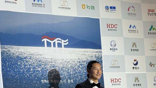 바비킴, '제3회 통영영화제' 레드카펫 밟았다··· '고래의 꿈' 열창